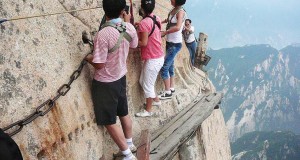 World’s Most Dangerous Hiking Trail on Mount Huashan
